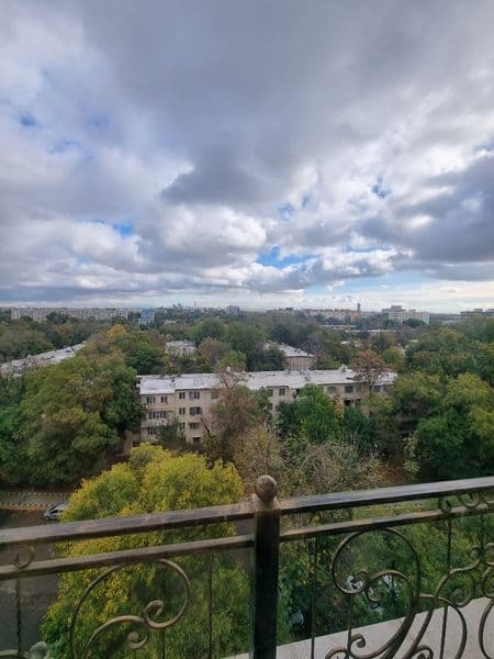 Ассалом алекум узок муддатга квартира куйилади шерикликка 3 