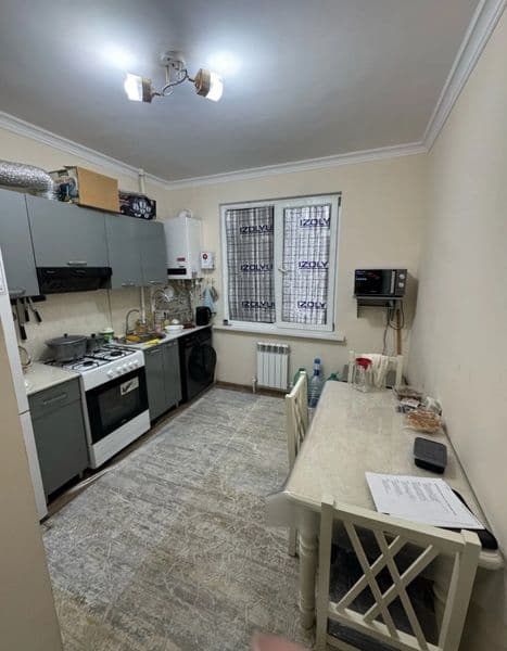 Arenda <br />
Yangi choshtepa metroni yonida <br />
2 xona 6