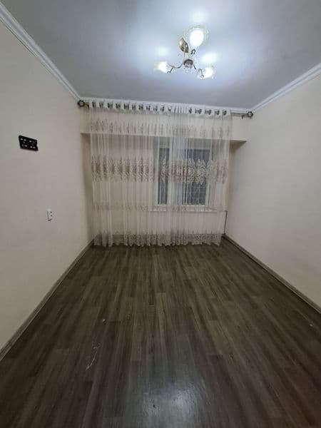 Каракамиш 2/4 Тансикбой  бозор тухрисида   1*2/1/4 350$   ка