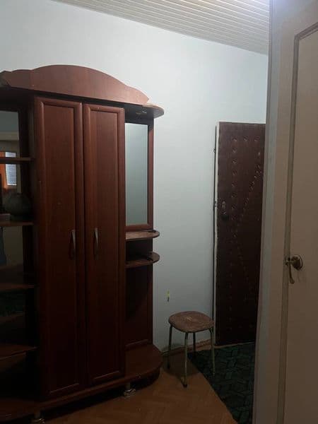 Одна комнатная переделенная на две комнаты <br />
Установлен