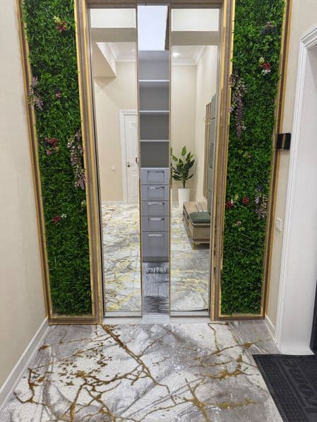 Квартира новая после ремонта, просторная. Высота потолков 3,