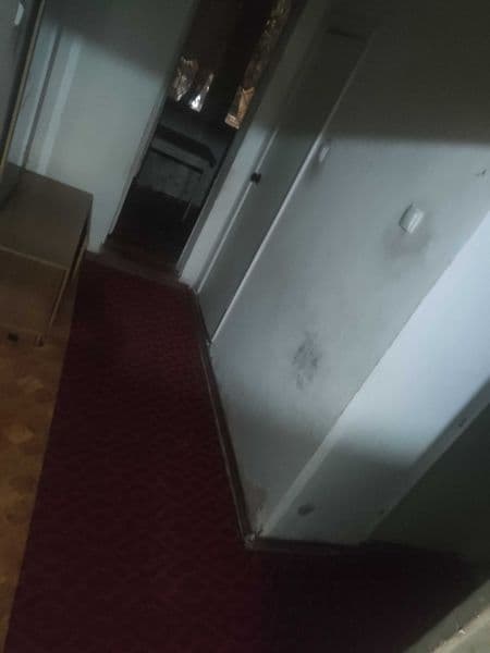 Ремонти ек. Яшаса булади. 2 хона 3 хона килинган. Массив куй