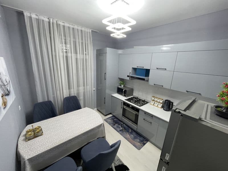 2-Комнатная с новым ремонтом.  Семейным с детьми (желательно