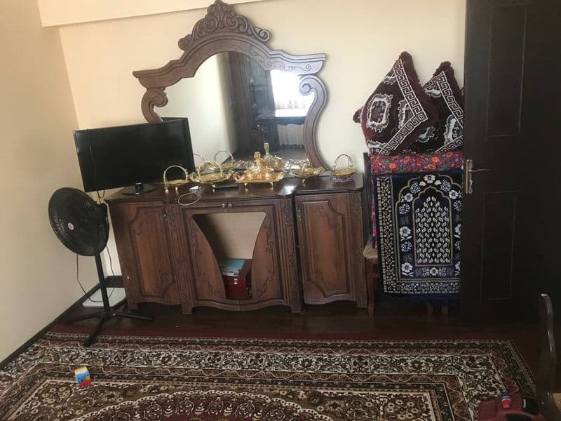 Аренда метро тинчлик 2.хонали уй оилага берилади янги ремонт