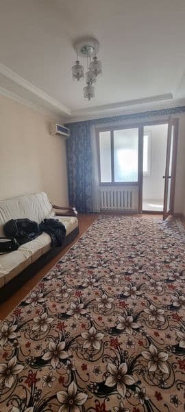 Здаецая 2 комнатная квартира массив куйлук 2 4 этаж  4 этажа