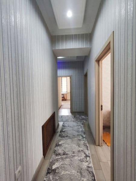 Отличное расположение дома - всё рядом - много магазинов, Це — фото 5