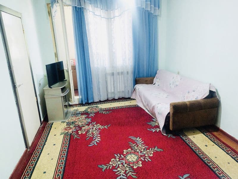 Chilonzorda s kvartalda <br />
Hokimiyat orqasi <br />
Metro