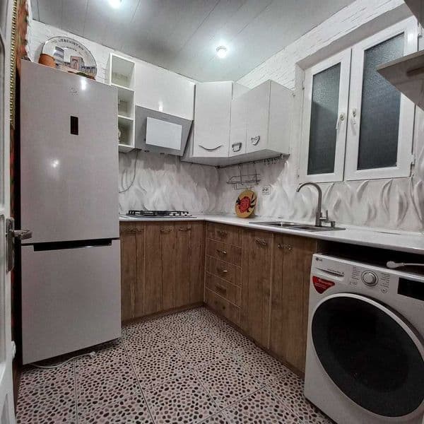 [2ЧИ: 001]<br />
<br />
2 комнаты • 50 м² • 2/4 этаж<br />
< — фото 4