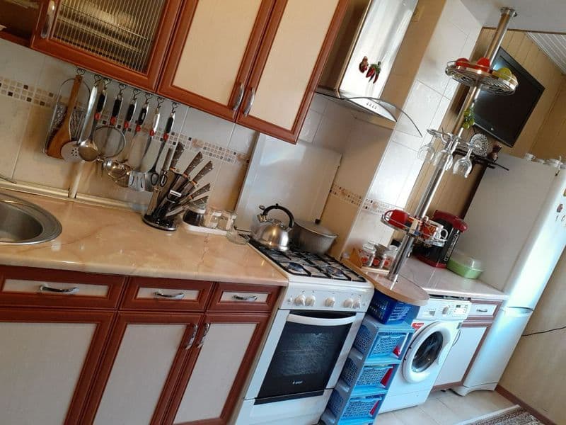 Faqat ogil bolalar ijara shart noma bor. 10minlik yol Beruni