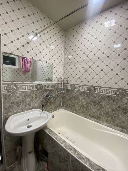 Квартира обустроена всеми необходимыми удобствами (холодильн