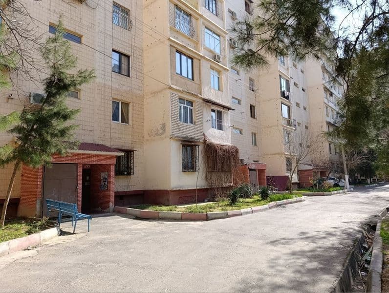 Без маклера.<br />
<br />
Сдаётся 3-х комнатная квартира на 