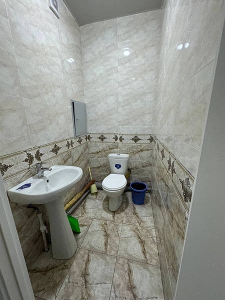 4 etajda joylashgan. Gaz plita xaladelnik oshxona mebel kir  — фото 2