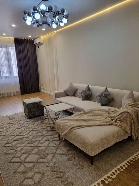 Район: Юнусабадский<br />
Ориентир: Алтайский рынок; Финансо