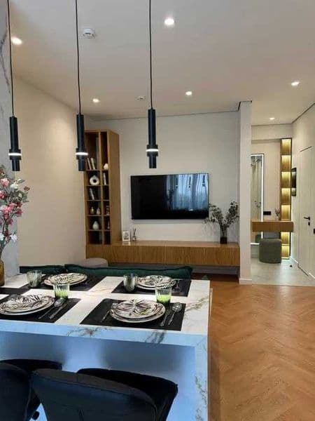 [Al:014]<br />
Уникальное предложение аренды в самом центре 