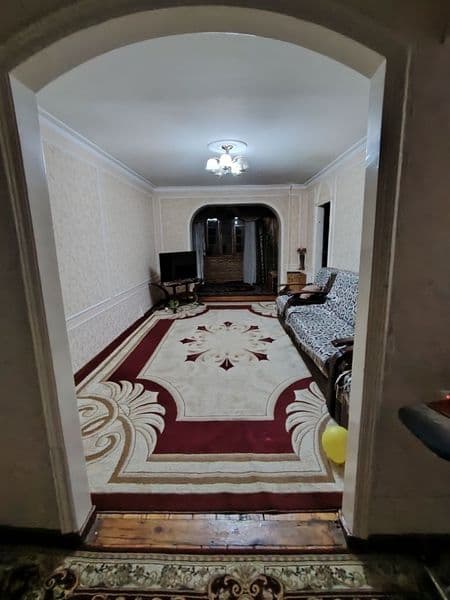 3 xona uy Televizor kir moshina divan stol stul hamma sharoi