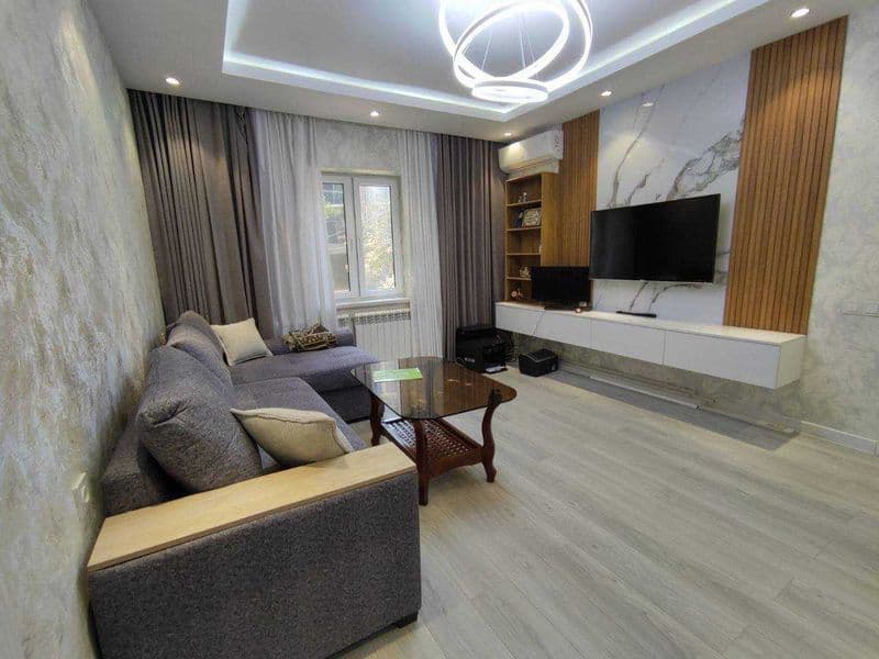 2 комнатную квартиру на 2 этаже,<br />
В квартире есть все н