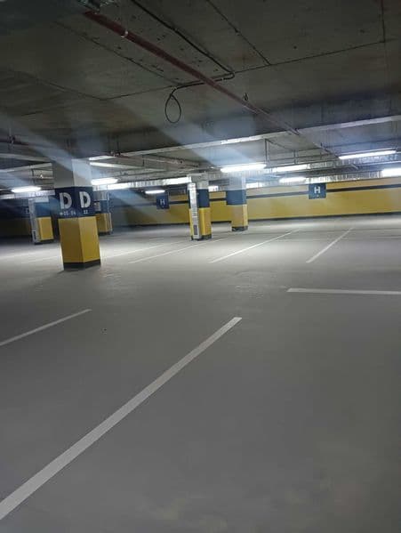 Удобные места в подземном паркинге. Удобный заезд и выезд. В — фото 2