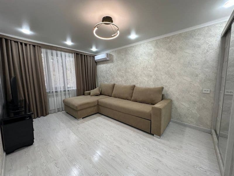 Чиланзар 4 <br />
Метро М Улугбек. Парк Гафура Гуляма ляма<b