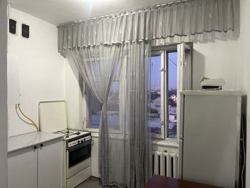 Orizor bozoriga yaqin bitonkada oldingi agra kolejini ropara