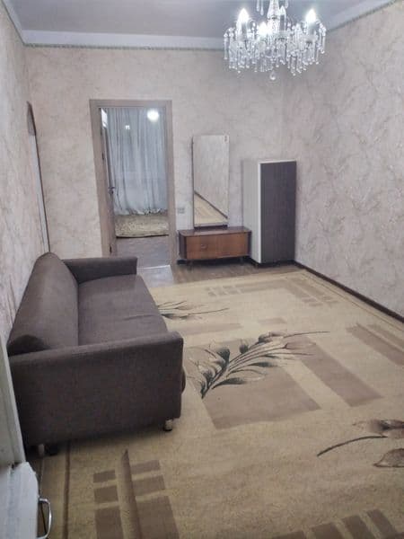 2 ком уютная квартира с обстановкой на дольгий срок. Имеется