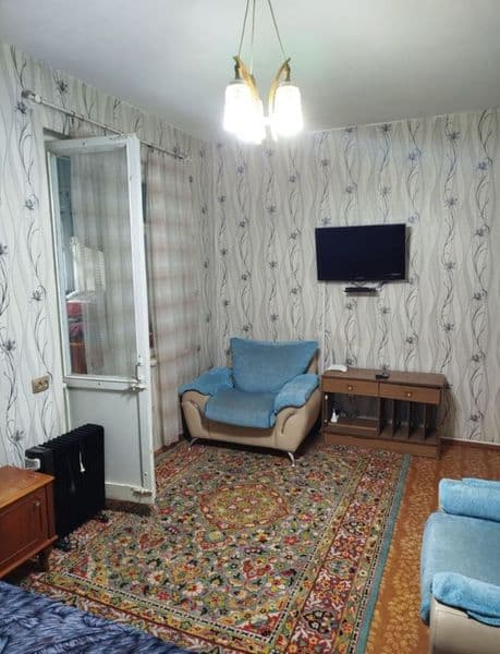 Коракамиш 1/3 да  1/2/4 оилага ижарага берилади. Балкон 2×6.