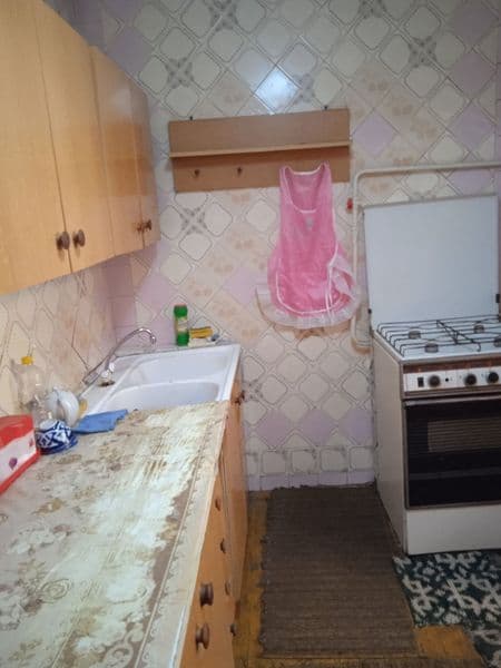 Квартира находится не далеко от транспорта метро и рынка нуж