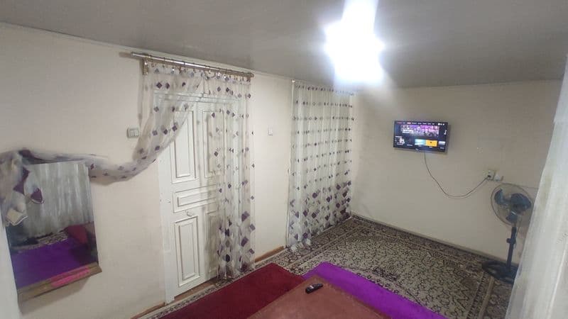 Mirzo Ulug'bek metro sidan chiqqanda korzinkani orqa tarafid — фото 2