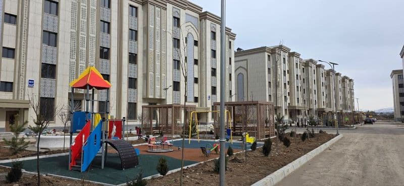 Чистая , после ремонта никто не жил, 3 санузла, балкон , ряд