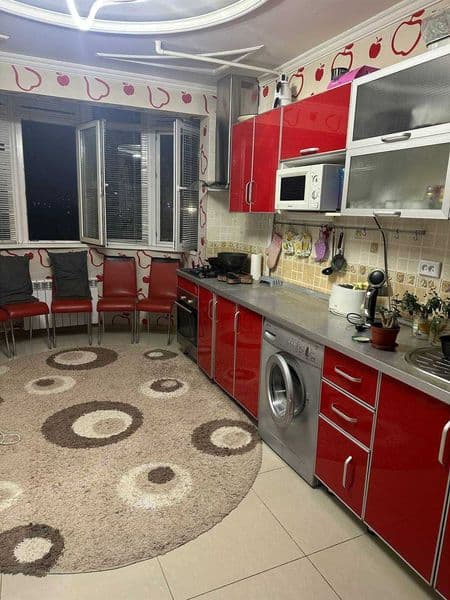 Сдается 2 комн кв  у метро Шахристан, с мебелью, для семьи. 