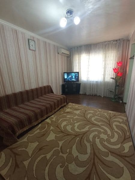 Сдаётся квартира рядом с парком бабура <br />
До метро ойбек