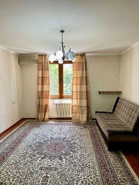 Сдается в аренду 4-комнатная квартира.<br />
Рядом 110 школа