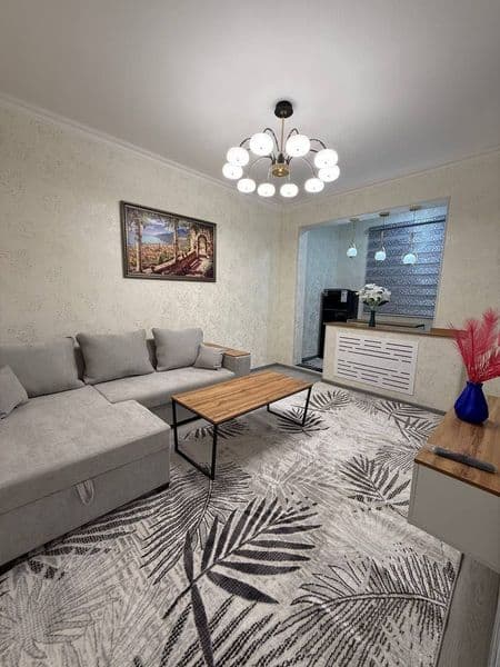 Аренда 2 комнатная квартира ,переделанна в 3 комнаты. Евроре