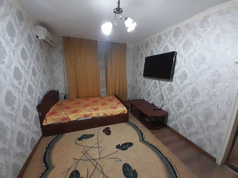 Срочная сдается квартира рисвий ислом ота мечеть 2 этаж 1 ко