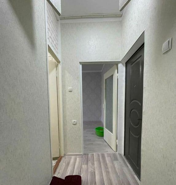 1-комнатная переделанная в 2<br />
<br />
У метро Юнусабад<b — фото 4