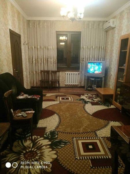 TTZ-2 bozor yaqinida xozyaykali uydan xona ijaraga beriladi.
