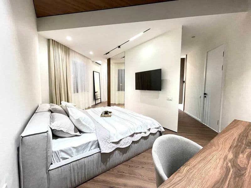 ЖК Парисиен<br />
Комнаты-2<br />
Этаж-5<br />
Этажность-9<b