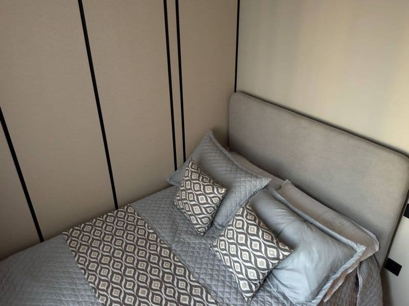 Отличное расположение дома - всё рядом - много магазинов, Це — фото 2