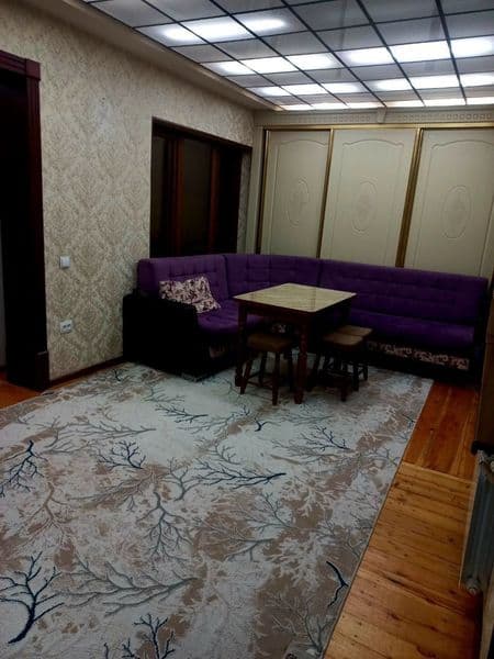 Ijara: 3 ta uqiydigon yoki ishlaydigan qizga <br />
Manzil: 