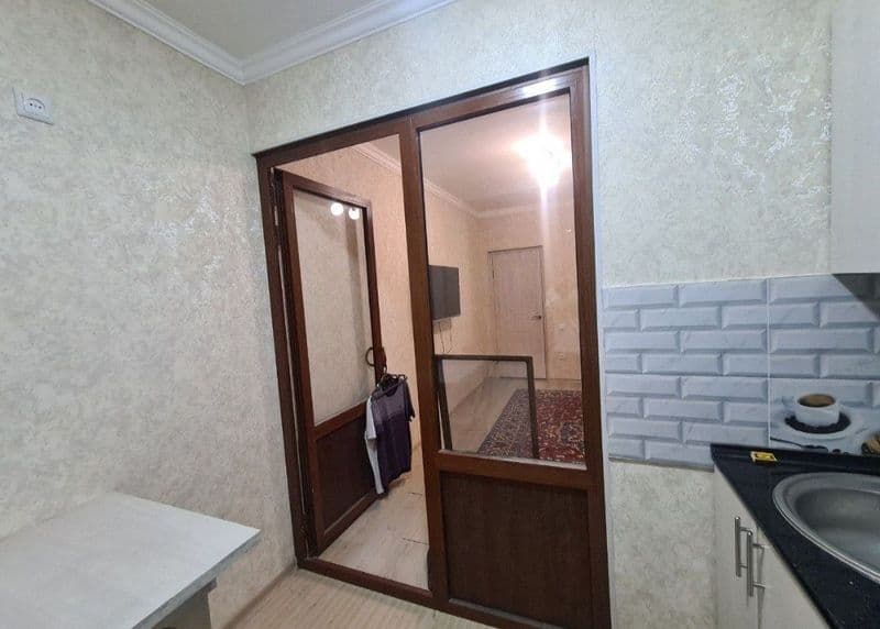 Расположено середине массива  новостройка 3- этажный дом  3-