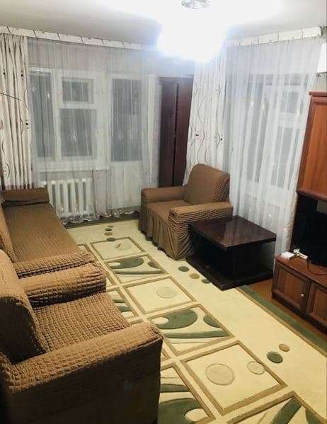 однокомнатная переделанная в двушку. Квартира светлая, имеет — фото 2