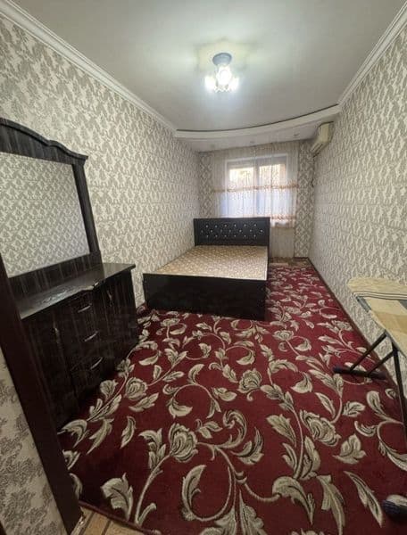 Manzili: Sebzo<br />
Moʻljali: Ĝofur Ĝulom metro<br />
Xonal