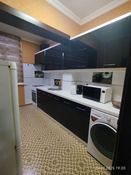 На масиве Феруза ориентир 205-школа,кафэ Балык сдам уютную ч