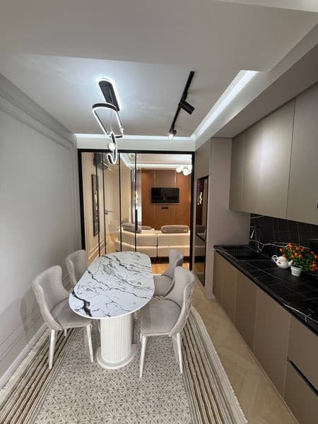 Отличное расположение дома - всё рядом - много магазинов, Це — фото 3