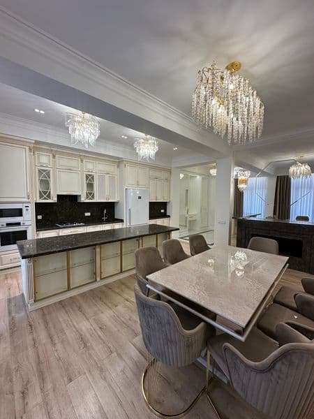 Район: Мирзо-Улугбекский<br />
Адрес: ЖК Тиара<br />
Ориенти