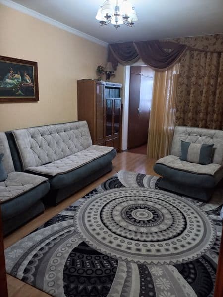 Сдаётся2х переделанная в3х квартира, на массиве Кушбеги.Свет