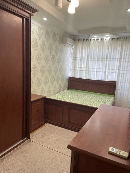 При выходе из метро Айбека. Дом находится вдоль центр.улицы. — фото 5