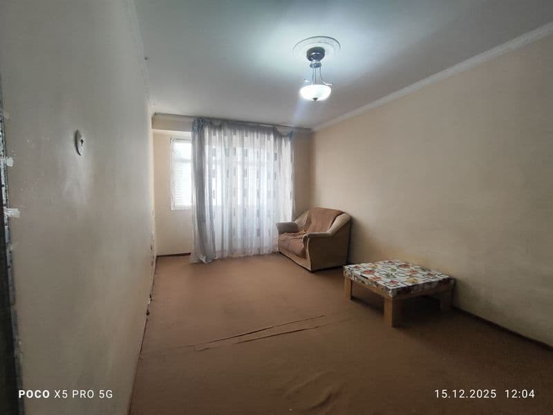 Sergeli metro turonga yaqin joyda 2 xona uy oilaga uzoq mudd