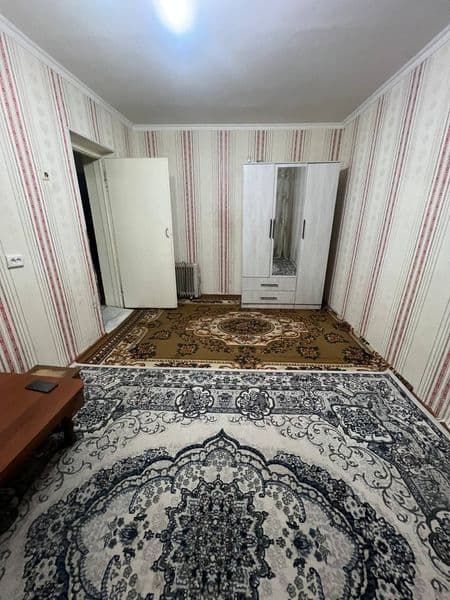 Chilonzor 8 kvartalda 1 xona uy oilaga ijaraga beriladi. Uy 