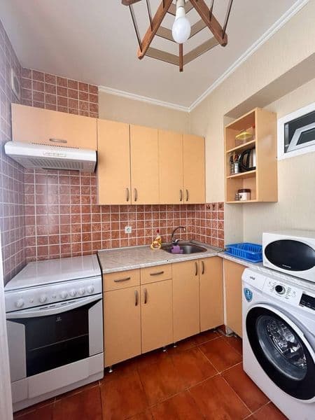 Аренда Юнусобад 6.  Двух комнатная.  Балкон 2*6.  Метро мино