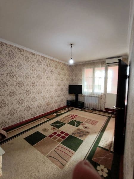 Chilonzor 10-kvartalda  2 xonali hamma sharoitlari bor kvart